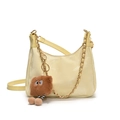 Sac hobo jaune clair avec chaîne dorée et détail de breloque en peluche - Jaune Petit
