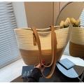 Borsa tote bicolore in corda intrecciata con spalline in pelle per spiaggia e tempo libero - Marrone