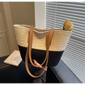 Grande borsa tote intrecciata con pannelli beige e neri e manici in pelle marrone - Nero