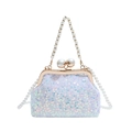 Sac de soirée à paillettes blanches irisées avec fermoir perle et bandoulière perles - Blanc