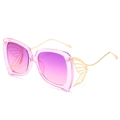 Lunettes de soleil papillon rose transparent avec verres dégradés et branches dorées - Monture Violette Verres Violet Rose