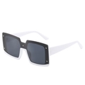 Lunettes de soleil carrées oversize avec monture blanche et détails de rivets argentés - Monture Blanche Verres Gris Foncé
