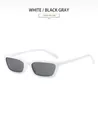 Vue détaillée de lunettes de soleil blanches à monture étroite et verres gris foncé - Monture Blanche Verres Gris