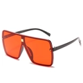 Lunettes de soleil carrées oversize avec verres rouges et monture noire chic - Monture noire verres rouges