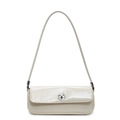 Borsa a tracolla minimalista in vernice bianco crema con chiusura rotante in metallo - Bianco Sporco