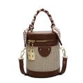 Sac seau en cuir marron et tissage beige avec foulard en soie et finitions dorées - Brun Foncé