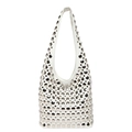 Borsa hobo bianca con borchie argentate dal design trendy in stile punk Y2K - Bianco