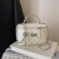 Bolso bandolera acolchado blanco crema con cadena plateada y cierre giratorio - Sin colgante / Blanco Roto
