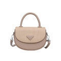 Beige Satteltasche mit gewebter Klappe und dreieckigem Detail für Damenmode - Khaki