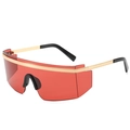 Lunettes de soleil shield rouges avec branches en métal doré et design enveloppant chic - Monture Or Rouge Vin