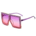 Occhiali da sole quadrati oversize con montatura in strass viola e lenti sfumate - Strass Viola e Rosa