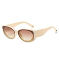 Lunettes de soleil carrées crème avec verres dégradés marron et branches larges - Monture Blanc Cassé / Verres Thé