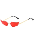 Lunettes de soleil sans monture avec verres rouges en forme d'ailes et branches en métal doré - En stock / Standard (incl. TVA 13 %) monture dorée avec verres bordeaux