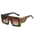 Oversized square tortoiseshell sunglasses with gradient lenses and gold metal details - One Size / Leopard Frame Gradient Tea Lens