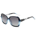 Lunettes de soleil oversize pour femmes avec monture dégradée bleue et branches bijoux - Monture Bleue à Paillettes / Verres Gris Dégradé