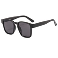 Klassische schwarze quadratische Sonnenbrille mit dunkelgrauen Gläsern im Retro-Design - Glänzend Schwarz/Graue Linse