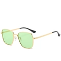 Vintage kleine quadratische Sonnenbrille mit Goldrahmen und hellgrün getönten Gläsern - Goldrahmen Grün