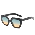 Modieuze geometrische cat-eye zonnebril met zwart montuur en blauw-oranje gradiënt glazen - Zwart Frame Groen Gele Lenzen