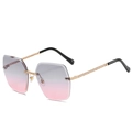 Lunettes de soleil sans monture avec verres dégradés roses et branches en chaîne dorée - Monture Dorée Verres Gris Rose