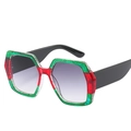 Lunettes de soleil hexagonales oversize avec monture pailletée rouge vert et verres dégradés - Monture Rayée Vert Rouge Verres Dégradés Gris