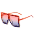 Occhiali da sole quadrati oversize con strass rossi e blu e lenti sfumate - Strass Rossi e Blu