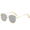 Lunettes de soleil hexagonales dorées avec verres gris et manchons orange élégants - En stock / Standard (TVA 13 % incl.) Cadre doré et verres miroirs argentés