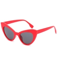 Lunettes de soleil œil de chat tendance avec monture rouge vif et verres gris foncé - En stock / Standard (TVA 13 % incl.) monture rouge verres gris