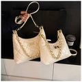Sac sous le bras chic en cuir matelassé beige avec chaîne dorée en deux tailles - Grand / Blanc