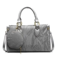 Borsa a mano argento con trama pieghettata, pendente rotondo e tracolla effetto metallico - Argento