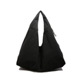 Minimalistische grote zwarte nylon hobo-tas met geplooide textuur op witte achtergrond - Zwart