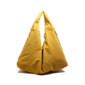 Minimalistische mosterdgele hobo-tas met zachte textuur en ruim ontwerp aan de binnenkant - Geel