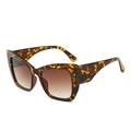 Fashionable oversized tortoise shell cat eye sunglasses with gradient brown lenses - Leopard Frame / Tea Lens