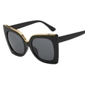 Lunettes de soleil œil-de-chat surdimensionnées noires avec bordure dorée et verres gris - Monture Noire Verres Noir Gris
