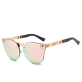 Occhiali da sole cat eye con lenti sfumate rosa-verde e stanghette dorate a teschio - Taglia unica / Montatura Oro Rosa Barbie