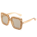 Oversize-Sonnenbrille mit quadratischem Rahmen in Champagner und funkelndem Straßsteinbesatz - Luxus Gold