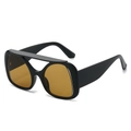 Gafas de sol Y2K vanguardistas con montura negra gruesa y cristales de color marrón - Régulier / Montura Negra Lentes Té