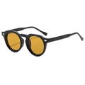 Vintage Sonnenbrille mit rundem schwarzem Rahmen, gelben Gläsern und Silbernieten - Schwarzer Rahmen Teefarbene Gläser
