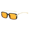 Lunettes de soleil rectangulaires rétro, monture noire, verres orange et branches dorées - Standard / Régulier (TVA 13 % incluse) monture noire avec verres oranges