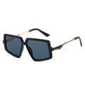 Occhiali da sole geometrici neri oversize con stanghette in metallo dorato - Montatura Nera Lenti Grigie