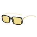 Lunettes rectangulaires rétro noires avec verres jaunes et branches en chaîne dorée - Standard / Régulier (incl. 13 % TVA) monture noire verres jaune-vert