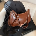 Borsa sottobraccio retrò in pelle marrone con tracolla regolabile e catena decorativa - Marrone