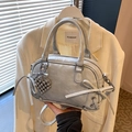 Sac Boston bleu-gris clair avec nœuds et pendentif cœur pour un porté bandoulière polyvalent - Avec Pendentif / Bleu