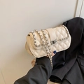 Borsa a tracolla beige trapuntata con cuciture a rombi e catena in metallo argentato - Bianco Sporco