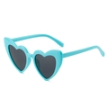 Occhiali da sole a cuore rétro con montatura blu Tiffany e lenti grigio scuro - Disponibile / Standard (incl. 13% IVA) C10 Montatura blu pieno e lenti grigie