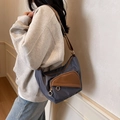 Women's casual navy canvas shoulder bag with brown leather pocket and gold ring zipper - Blue