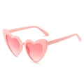Occhiali da sole a cuore con montatura rosa acceso e lenti sfumate di colore rosa - Disponibile / Standard (incl. 13% IVA) C11 Montatura rosa e lenti rosa sfumate