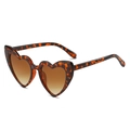 Occhiali da sole a cuore con montatura tartarugata e lenti marroni sfumate - Disponibile / Standard (incl. 13% IVA) C7 Montatura leopardata e lenti marroni sfumate