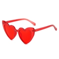 Occhiali da sole rossi trasparenti a forma di cuore con montatura retrò e vista a 45 gradi - Disponibile / Standard (incl. 13% IVA) C2 Montatura rosso vino e lenti rosse