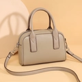 Mini borsa Boston beige in pelle a grana con doppi manici e tracolla regolabile - Bianco Sporco