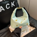 Borsa hobo a mezzaluna verde menta con ciondoli a forma di cucciolo dorati e pelle - Senza Ciondolo / Verde